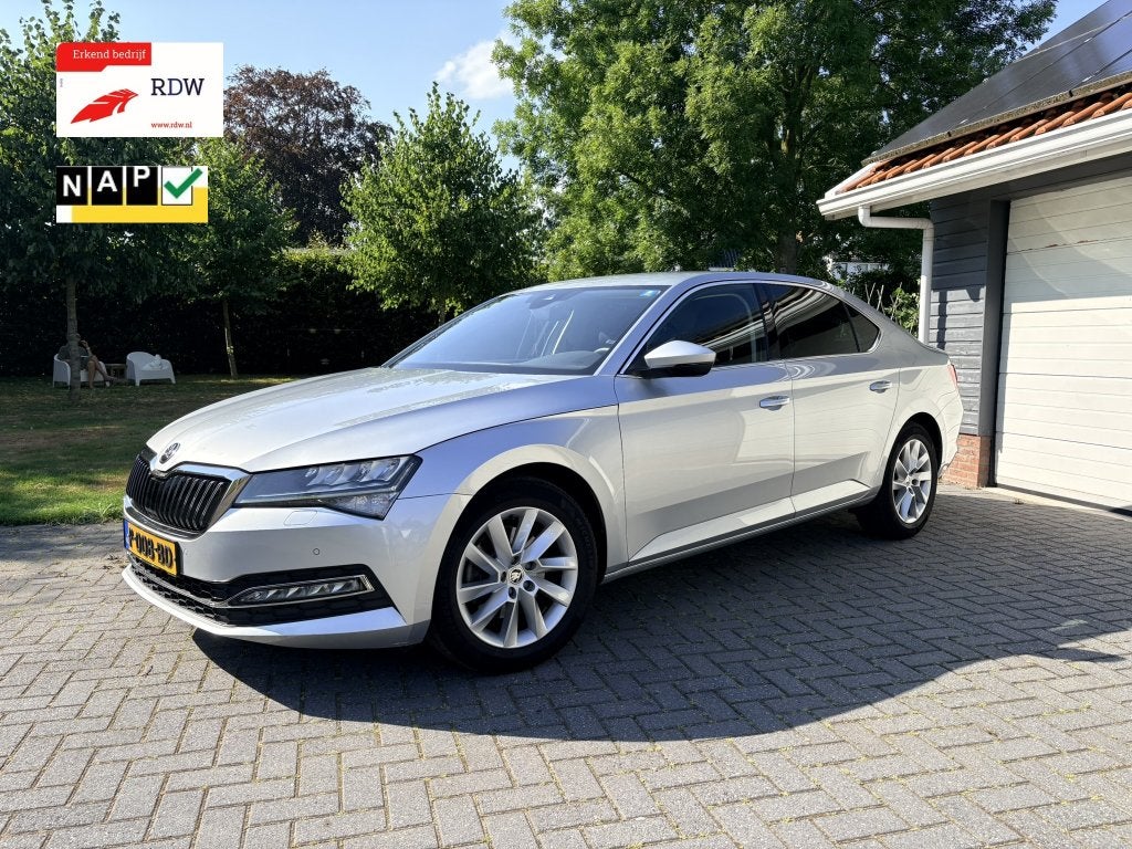 Skoda Superb 1.5 TSI Aut. Business Edition Plus, Trekhaak, Auto's, Stof, 1498 cc, 4 cilinders, 150 pk