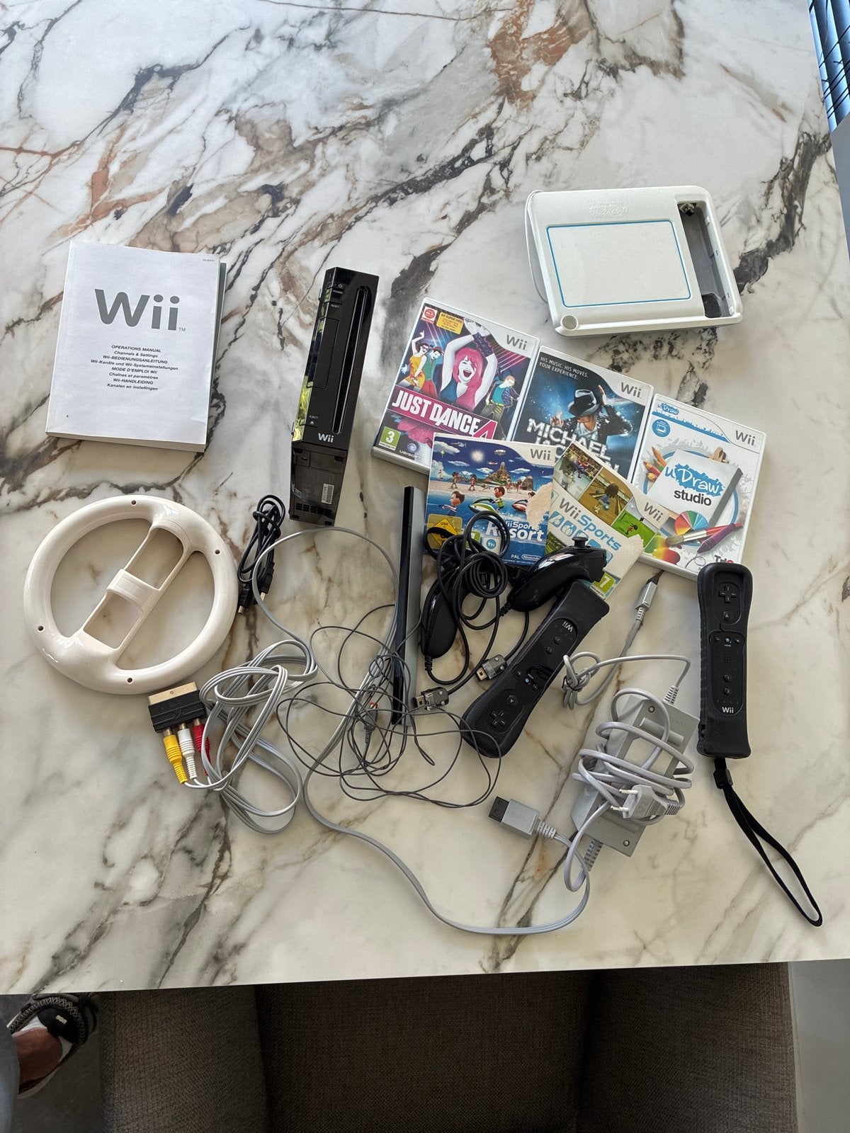 Wii console met controllers, games en accessoires, Spelcomputers en Games, Spelcomputers | Nintendo Wii, Gebruikt, Met 2 controllers