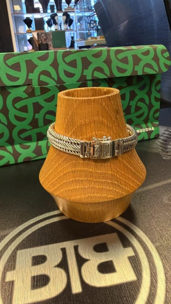 BUDDHA TO BUDDHA ARMBAND TYPE J155 E EDWIN XS 19 CM € 289,95, Sieraden, Tassen en Uiterlijk, Armbanden, Ophalen of Verzenden, Zo goed als nieuw