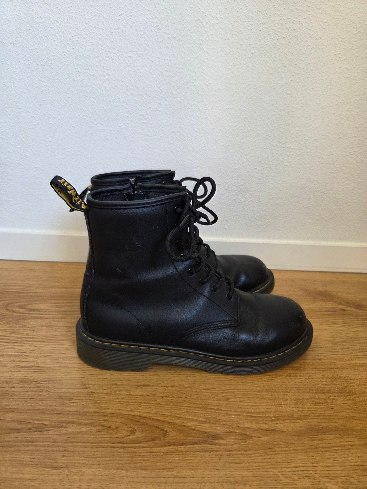 Dr. Martens laarsjes - Maat 38, Kleding | Dames, Schoenen, Gedragen, Lage of Enkellaarzen, Zwart, Ophalen of Verzenden