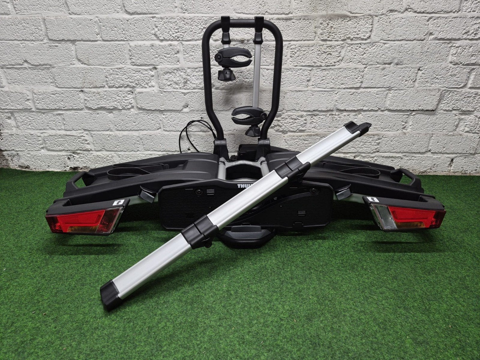 ZGAN Thule EasyFold XT 933 fietsendrager + Oprijgoot, Auto diversen, Thule, Ophalen of Verzenden, Zo goed als nieuw, 2 fietsen