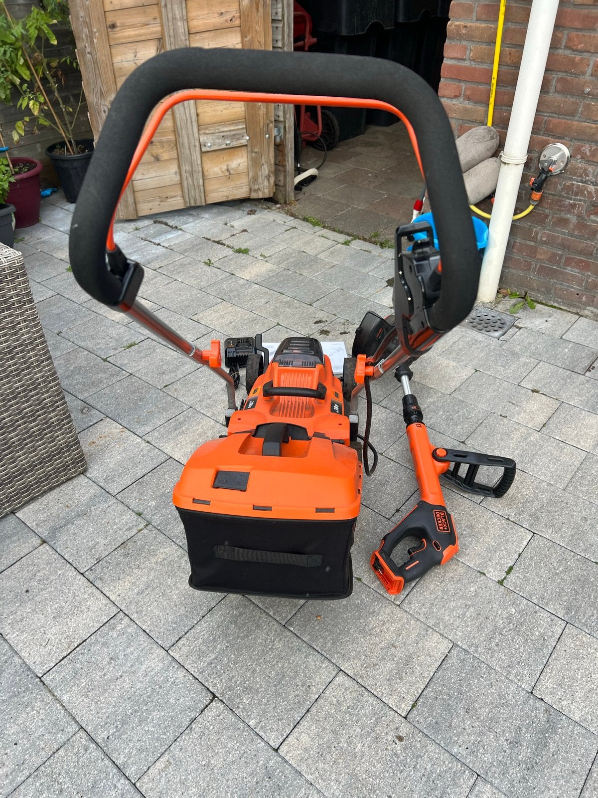 Black+Decker Accu Grasmaaier en Grastrimmer Set, Ophalen, Cirkelmaaier, Accu-grasmaaier, Zo goed als nieuw