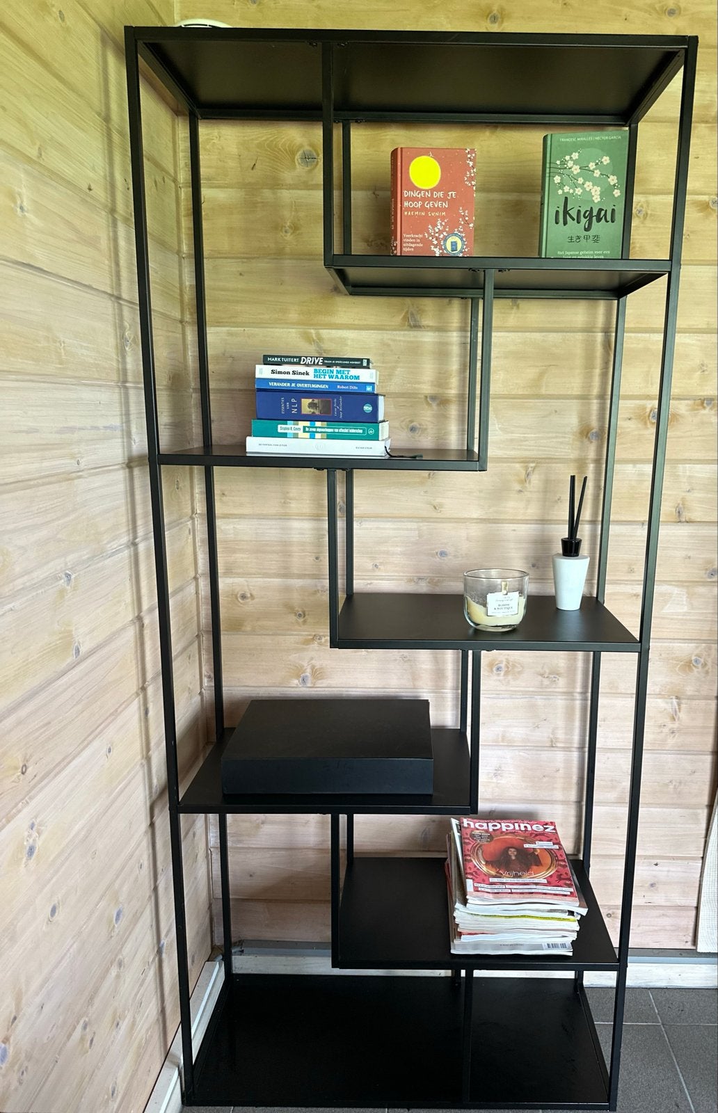 Modern metalen rek van Woood - Zwart design opbergrek, Ophalen, Met plank(en), 50 tot 100 cm, Zo goed als nieuw
