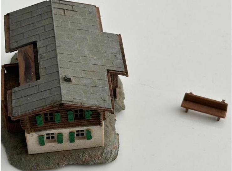 Kibri Houten Huisje met Bankje - Modelbouw, Overige merken, Gebruikt, Gelijkstroom of Wisselstroom, Overige typen