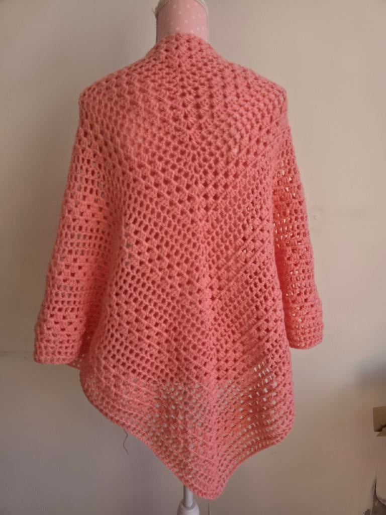 Gehaakte omslagdoek/sjaal, Hobby en Vrije tijd, Breien en Haken, Ophalen of Verzenden, Nieuw, Haken, Overige typen