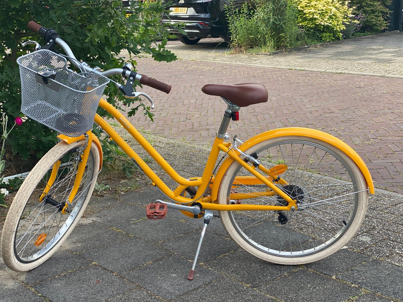 Gele B'Twin Classic 500 Damesfiets met Mand, Fietsen en Brommers, Fietsen | Dames | Damesfietsen, Velgrem, 50 tot 53 cm, Ophalen