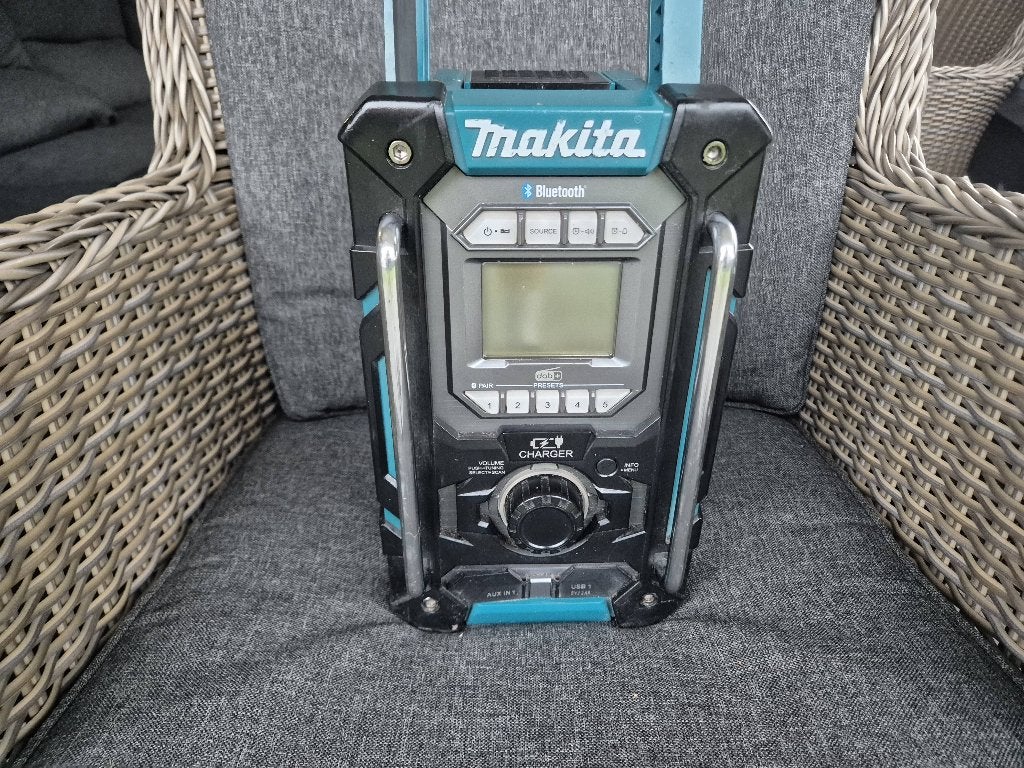 Makita DMR301 bouwradio, Ophalen of Verzenden, Zo goed als nieuw, Bouwradio