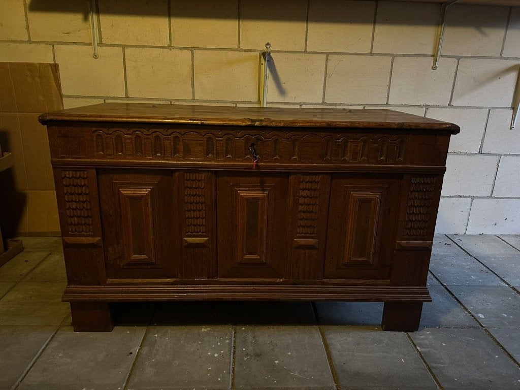 Antieke Eiken Dekenkist met Houtsnijwerk, Ophalen