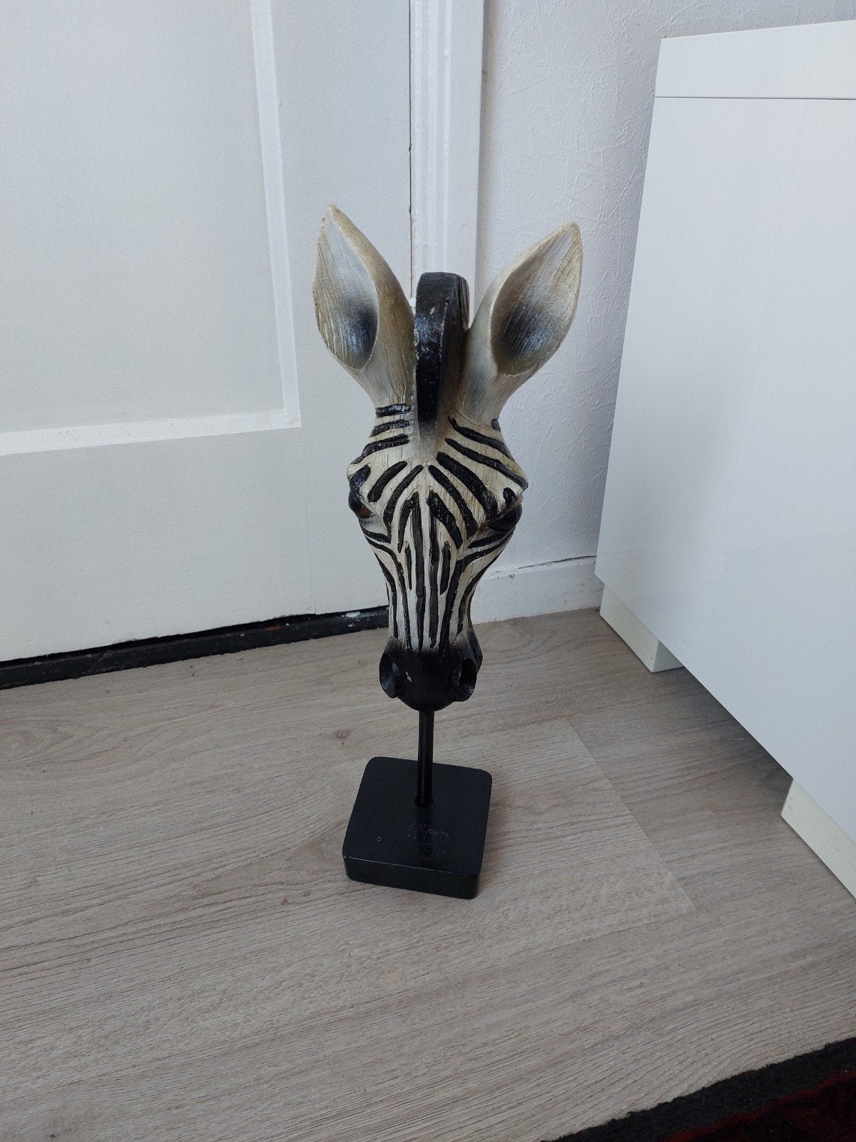 Unieke decoratieve dierenkop van een zebra, gemonteerd op ee, Ophalen of Verzenden, Beeldje of Figuurtje