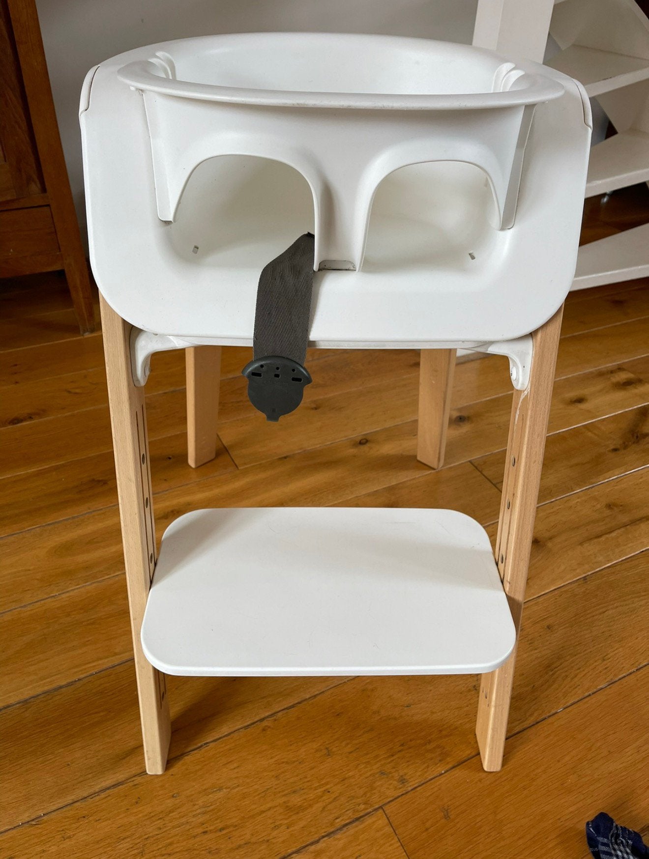 Stokke Clikk kinderstoel wit – compleet met eetblad en, Ophalen, Zo goed als nieuw, Meegroeistoel