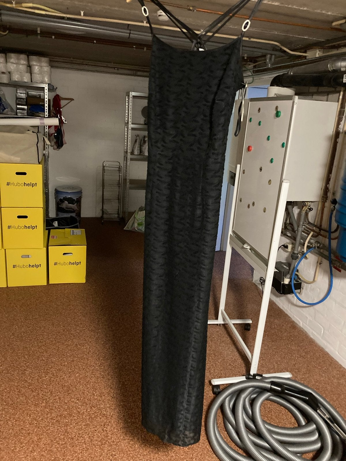 Zwarte maxi jurk met spaghettibandjes, Zwart, Zo goed als nieuw, Onder de knie, Ophalen