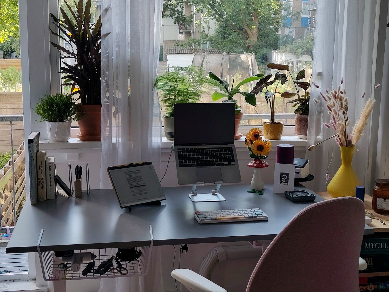 IKEA Elektrisch Zit-Sta Bureau - Ergonomisch & Modern, Zit-sta bureau, Spaanplaat of MDF, Ophalen of Verzenden, Zo goed als nieuw