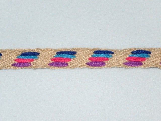 Ong 1,9 meter vintage band beige met 4 kleuren, ong 2cm br, Ophalen of Verzenden, Nieuw, Lint, Band of Elastiek