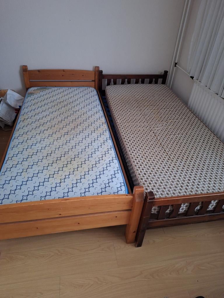 2 kinderbedden 90 x 200 met matrassen, Ophalen