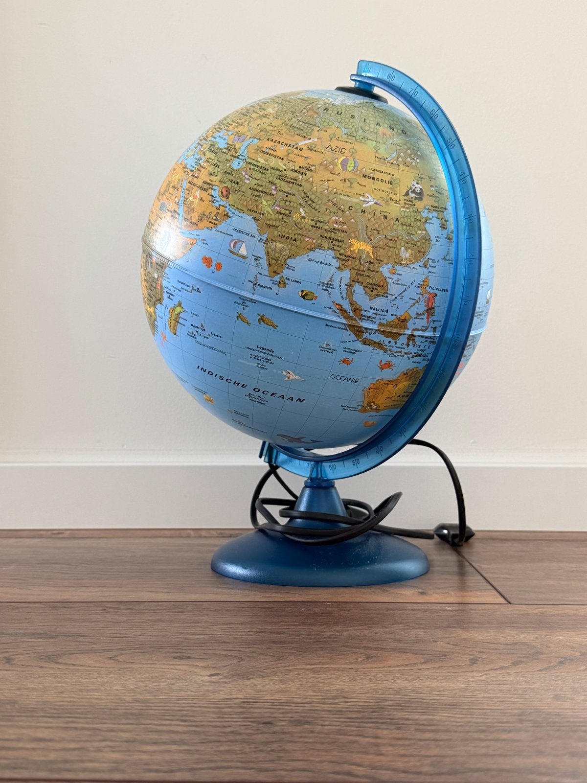 Verlichte Wereldbol voor Kinderen - Educatief en Decoratief, Ophalen, Kunststof, Draaibaar, Zo goed als nieuw