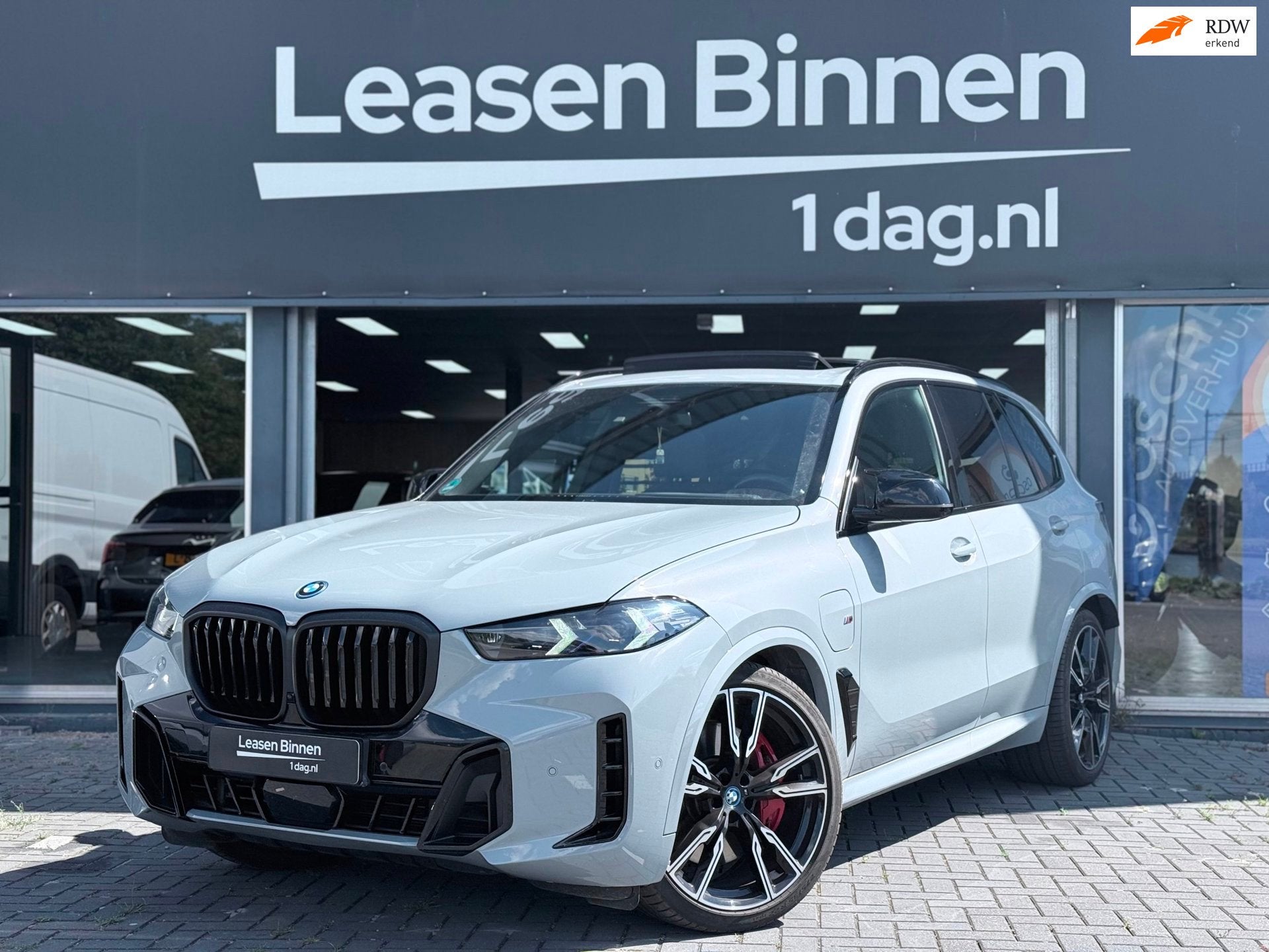BMW X5 XDrive50e B&W|PANO|360|Blindspot|Stoelventilatie, Automaat, Dealer onderhouden, Gebruikt, 2395 kg