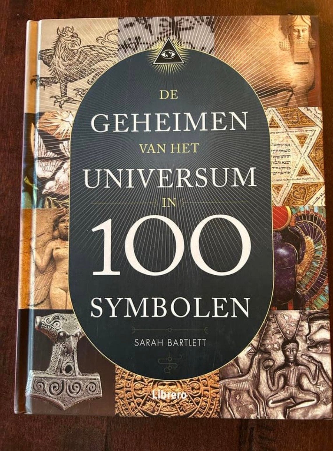 De Geheimen van het Universum in 100 Symbolen - Sarah Bartle, Boeken, Ophalen of Verzenden, Zo goed als nieuw, Spiritualiteit algemeen