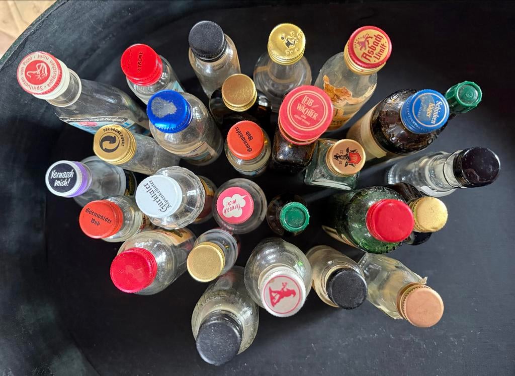 Verzameling van 30 Miniatuur Alcohol Flesjes, Ophalen of Verzenden