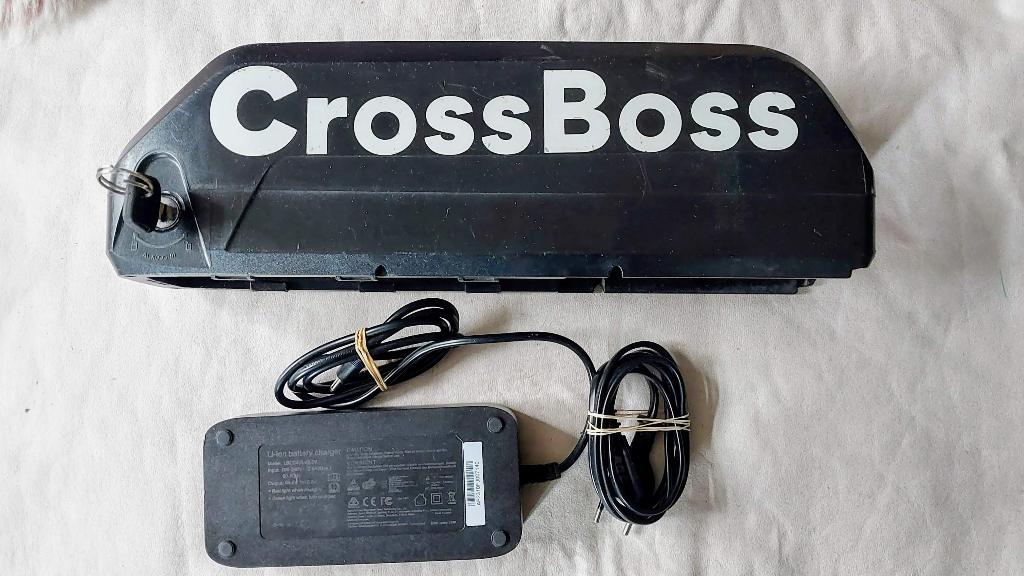 Krachtige CrossBoss E-bike Accu 48V 15Ah (720Wh) + Oplader, Ophalen of Verzenden, Zo goed als nieuw