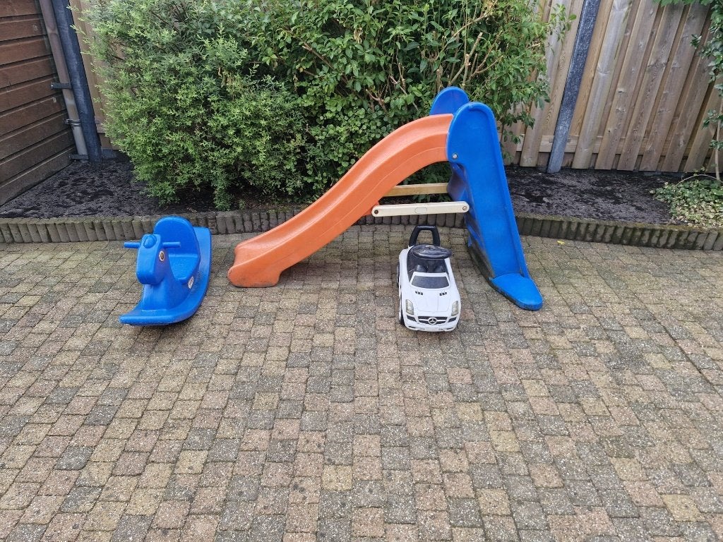 Glijbaan, hobbelpaard en loopauto speelgoed, Ophalen, Gebruikt