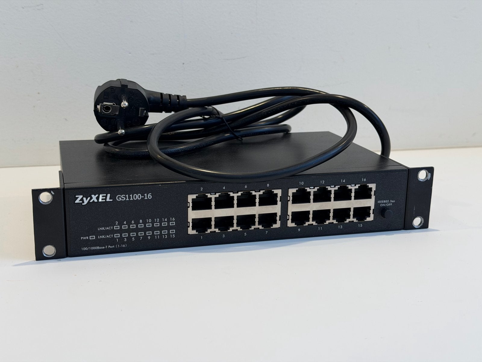 Zyxel GS1100-16 16-poorts Gigabit Switch (incl. 10" beugels), Ophalen of Verzenden, Zo goed als nieuw