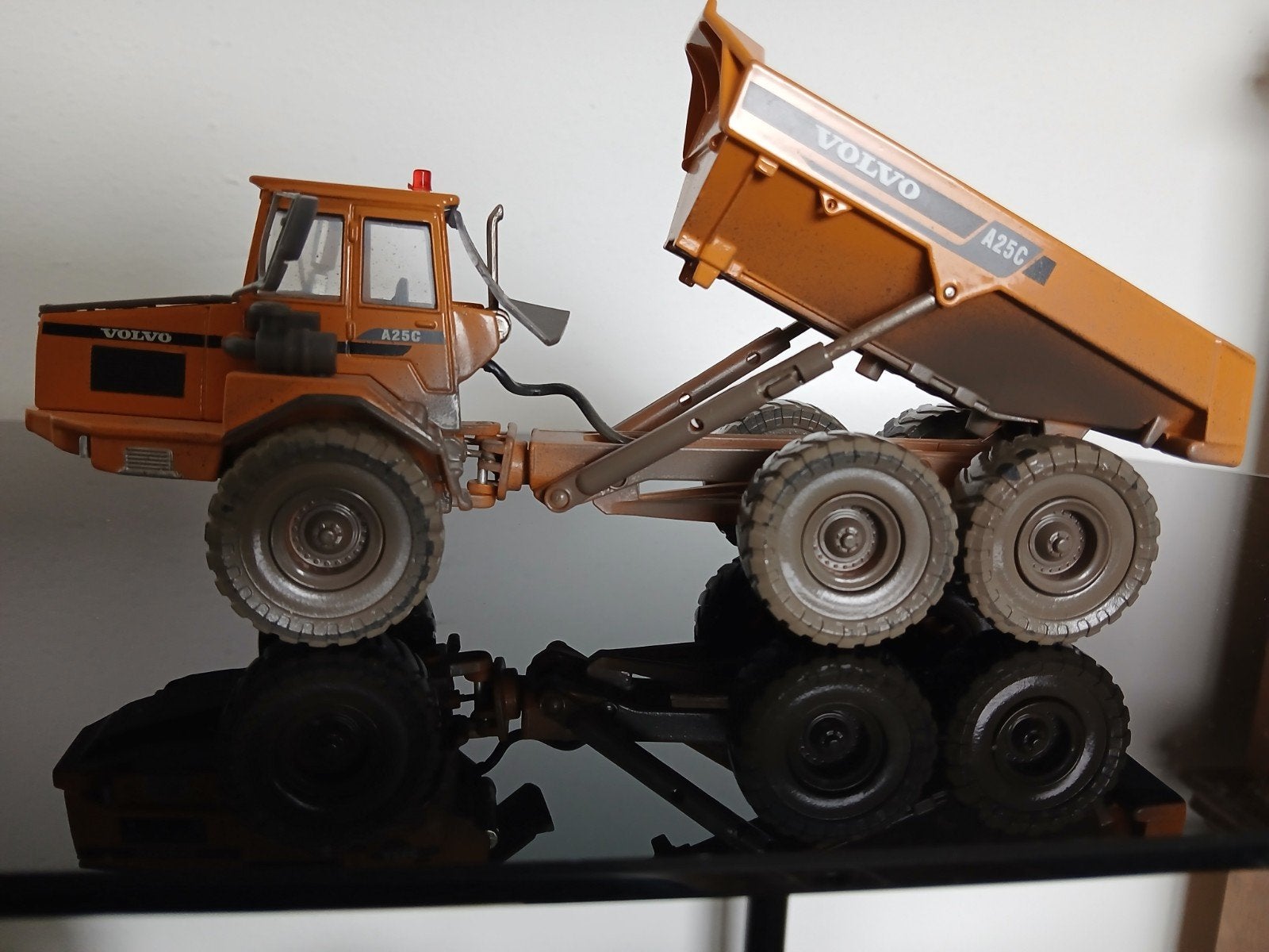 Volvo dumper motorart AC 25 - Gespoten in werkkleur, Ophalen of Verzenden