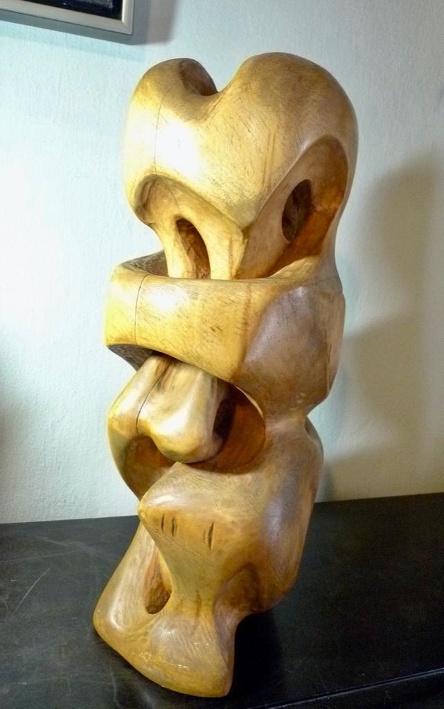 Grote abstract houten sculptuur uit 1971 / gesigneerd, Houtsnijwerk, Ophalen of Verzenden, Handgemaakt, 20 - 50 cm
