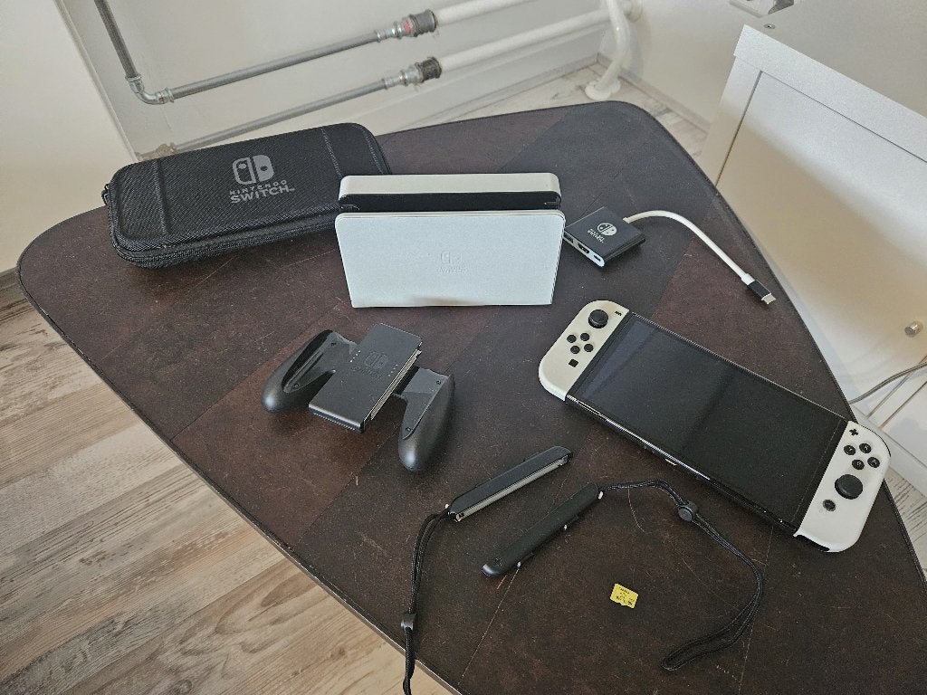 Nintendo Switch OLED wit, Spelcomputers en Games, Spelcomputers | Nintendo Switch, Ophalen of Verzenden, Zo goed als nieuw, Met 1 controller