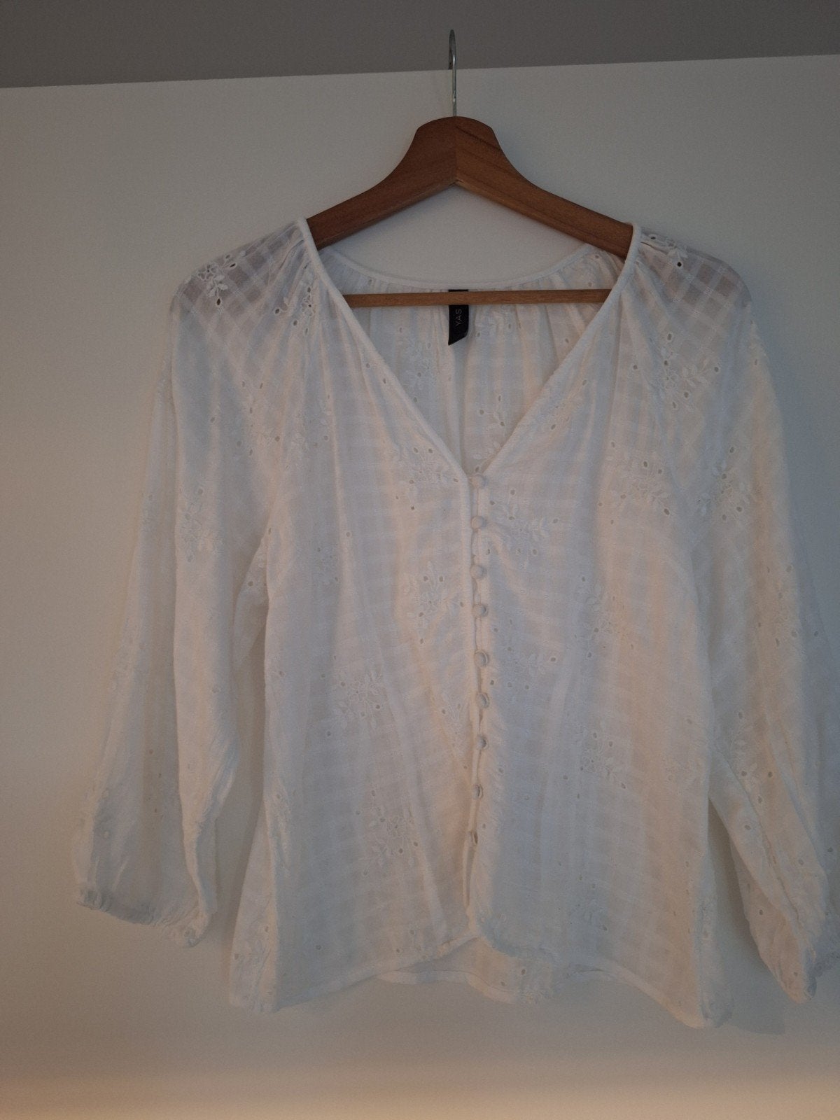 Witte YAS blouse met broderie en knoopjes, maat S, Wit, Ophalen of Verzenden, Zo goed als nieuw, Maat 36 (S)