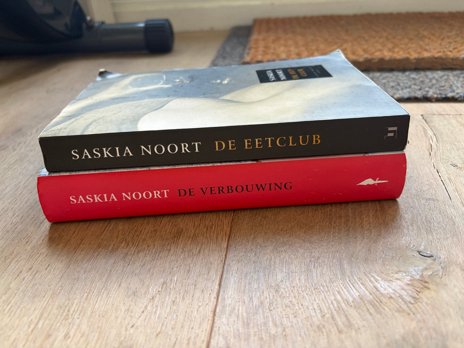 Saskia Noort boeken: De Eetclub & De Verbouwing, Ophalen of Verzenden, Gelezen