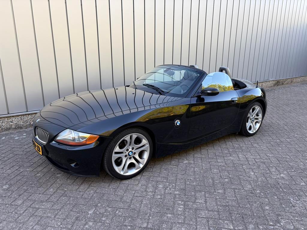 BMW Z4 3.0i 2003 / NL auto / Dealer OH / 231pk / Automaat, Auto's, Automaat, Achterwielaandrijving, Zwart, Cabriolet