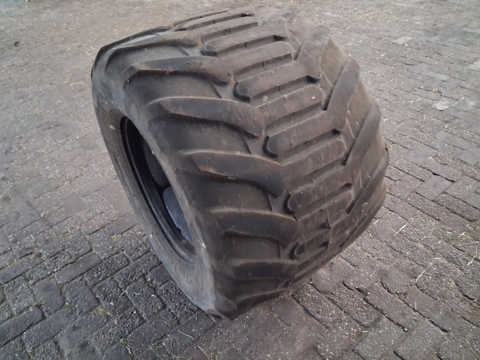 trelleborg band 710/40 22,5, kunstmeststrooier, pick-up schu, Ophalen