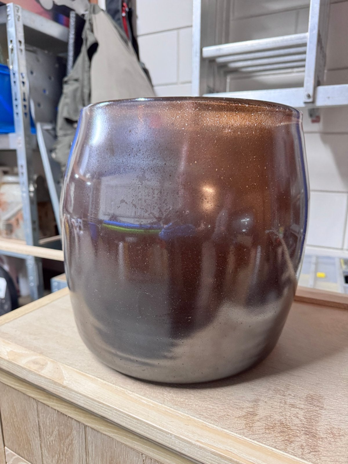 Lifestyle vaas, zeer zwaar en groot. Bruin., Overige kleuren, Ophalen of Verzenden, Minder dan 50 cm, Glas