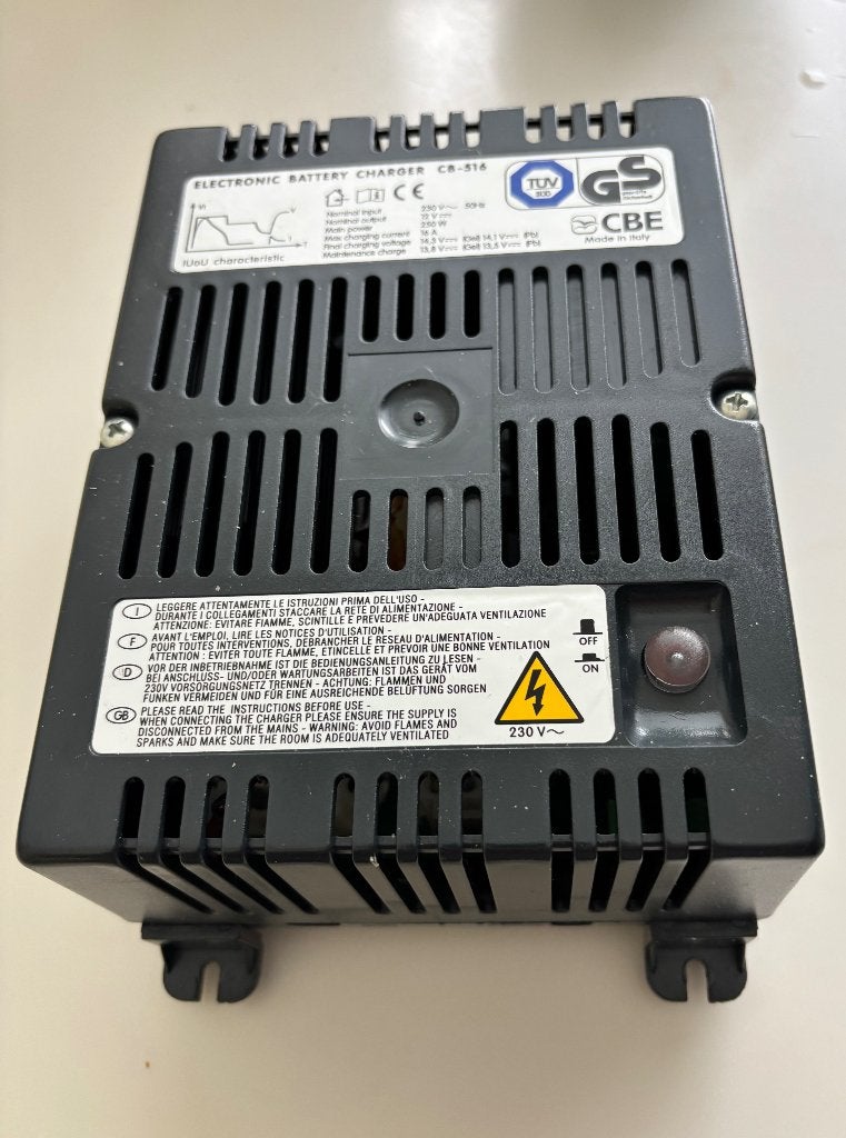 Foto 3 van CBE ACCULADER CB516-12V/16A (twee stuks)