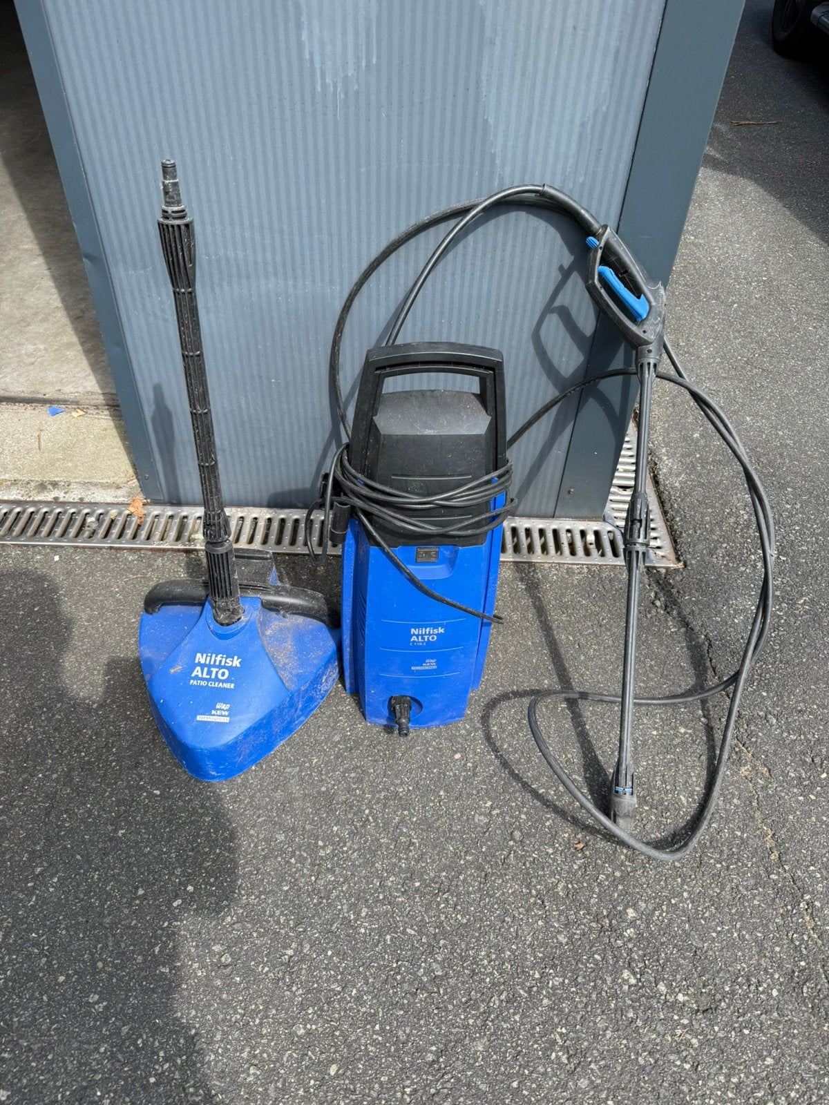 Nilfisk hogedrukreiniger met terrasreiniger, Tuin en Terras, Hogedrukreinigers, Ophalen, Zo goed als nieuw, Elektrisch