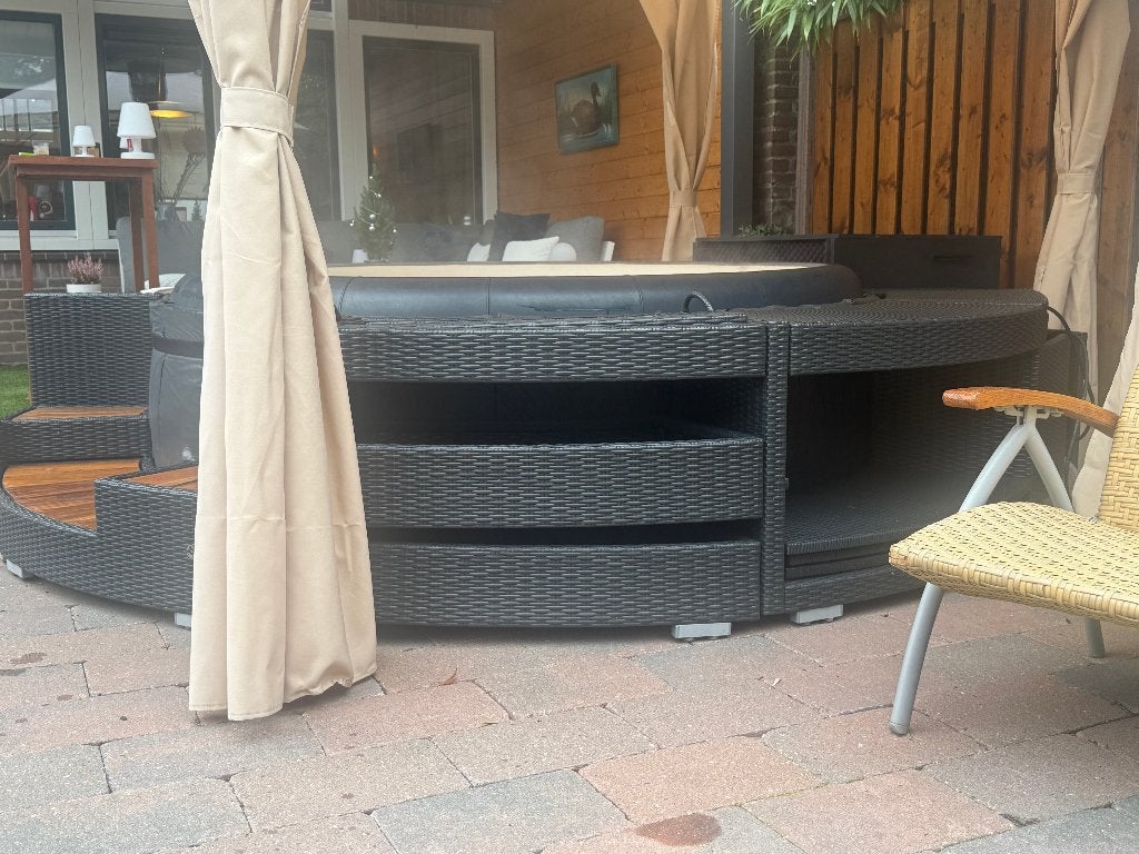 Foto 9 van Softub Resort 6 pers Jacuzzi met omkasting en leuke extra's