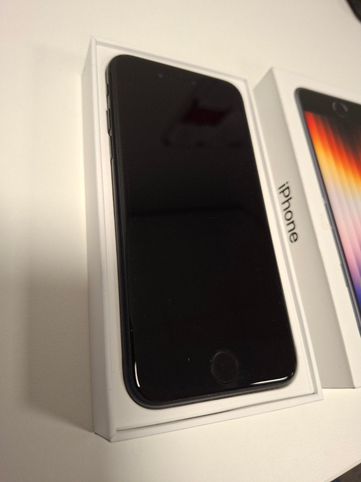 iPhone SE 2022 (3e Gen) in nieuwstaat, Telecommunicatie, Mobiele telefoons | Apple iPhone, Ophalen of Verzenden, Zo goed als nieuw