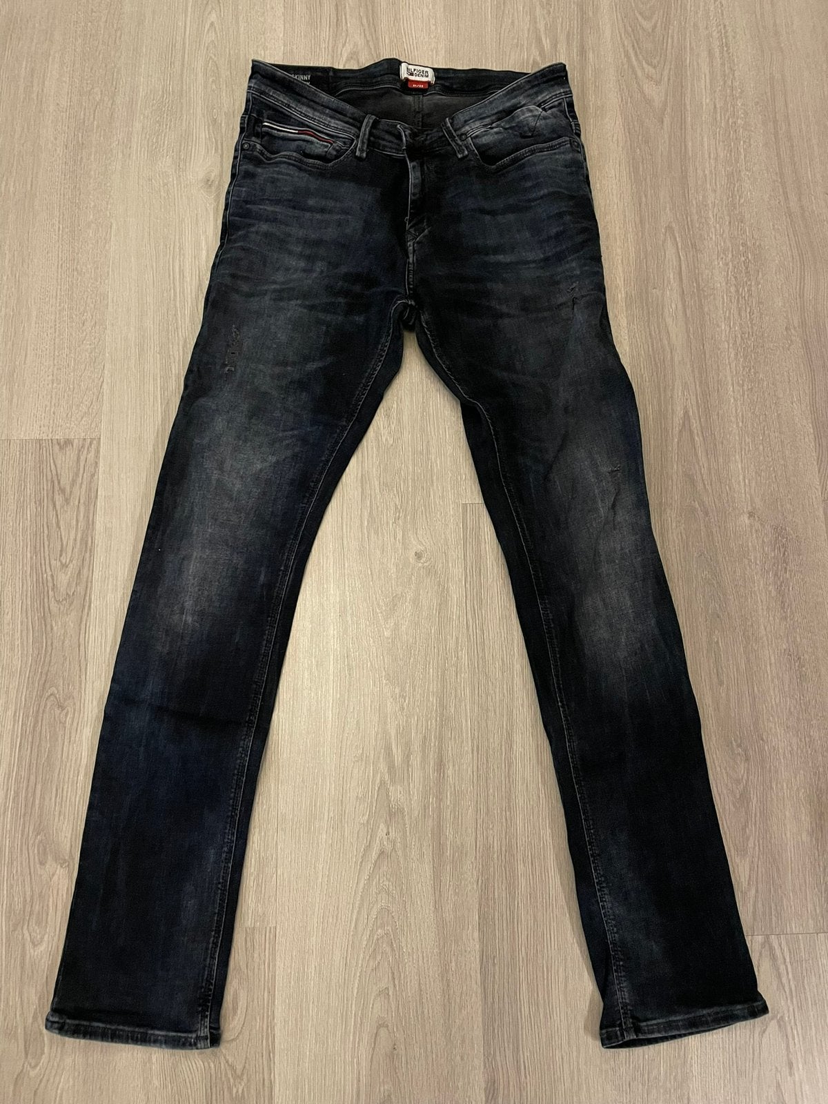 Tommy denim ripped skinny jeans donkerblauw maat 31/32, Kleding | Heren, Ophalen of Verzenden, Gedragen, Blauw, W32 (confectie 46) of kleiner