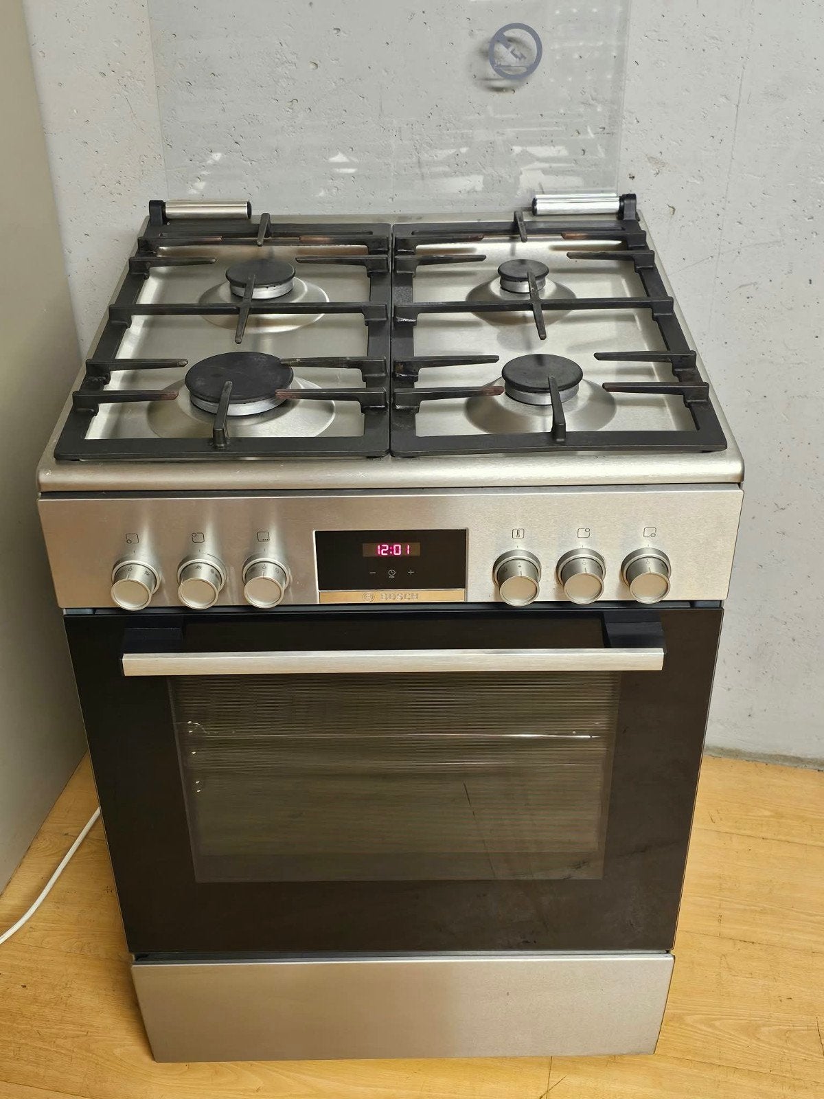 Mooie Bosch 4-pits gasfornuis met hetelucht en grill, Grill, Zo goed als nieuw, Gas, Vrijstaand