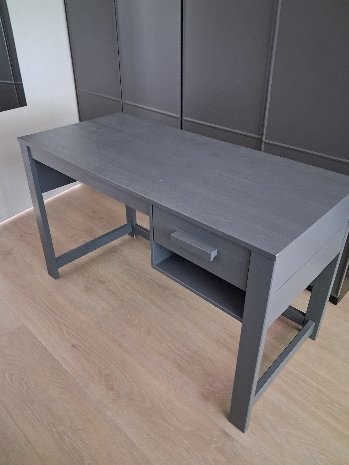 WOOOD Grijs Bureau met Lade, Ophalen, Met lades, Spaanplaat of MDF, Zo goed als nieuw