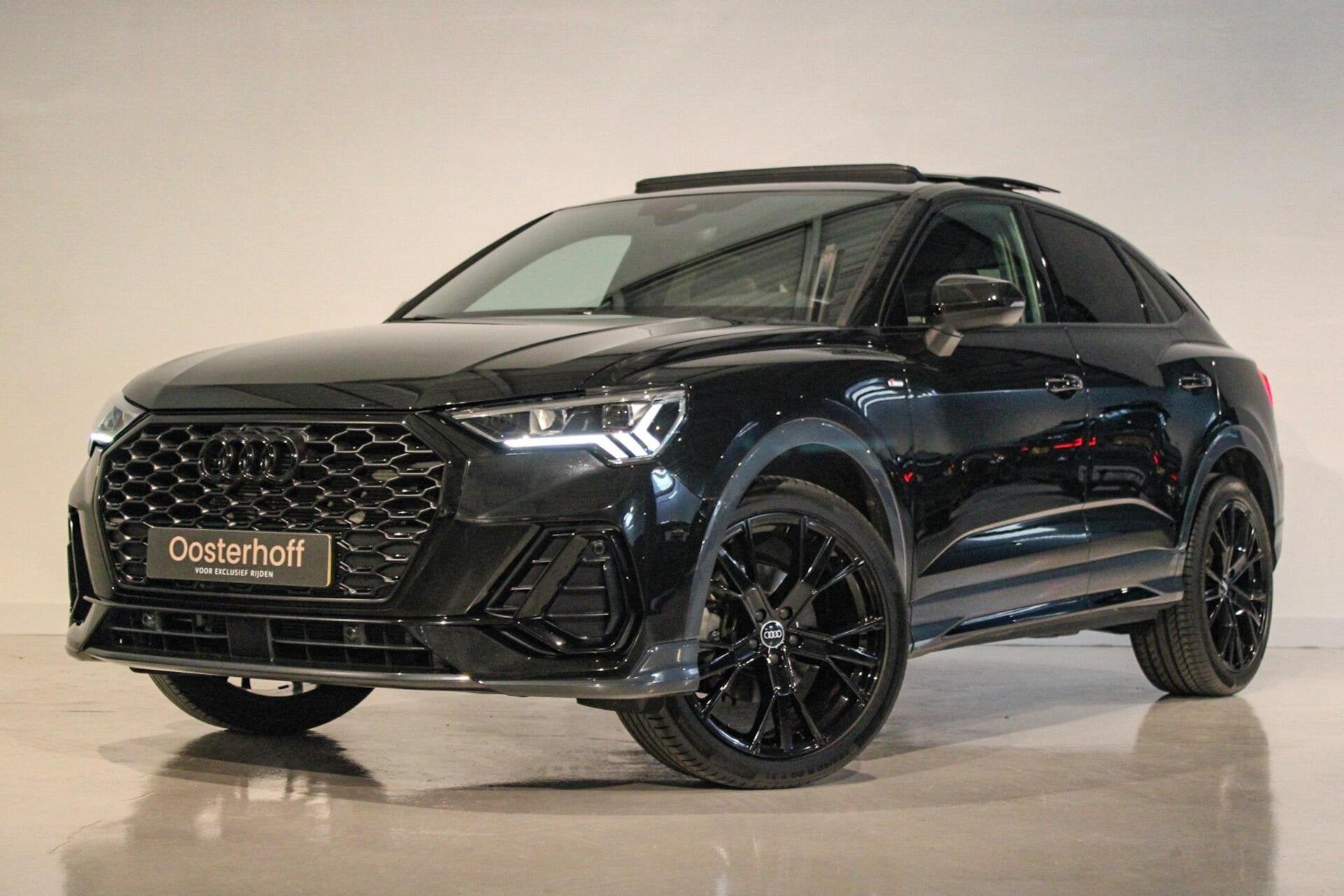 Audi Q3 35 TFSI S edition PANO | Sfeer, 15 km/l, 4 cilinders, 150 pk, Leder en Stof