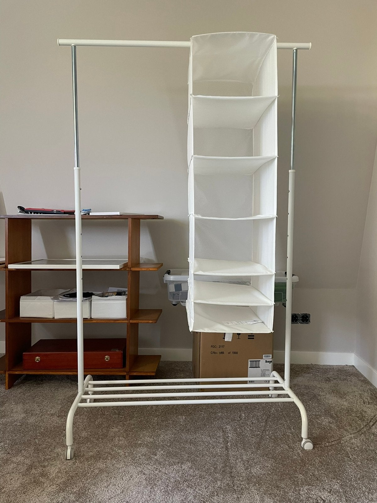 Ikea Rigga hanger + Skubb storage shelves, Kleding | Dames, Kledingrekken, Ophalen, Zo goed als nieuw