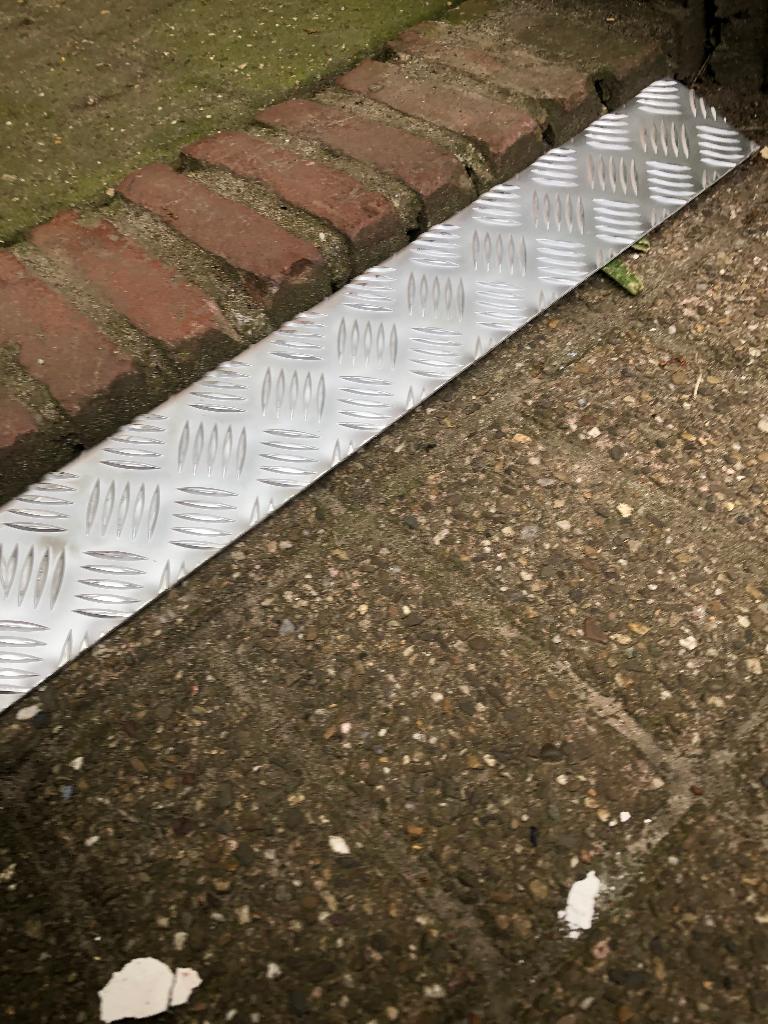 Aluminium oprijplaat voor bij bv. een deur., Ophalen, Zo goed als nieuw