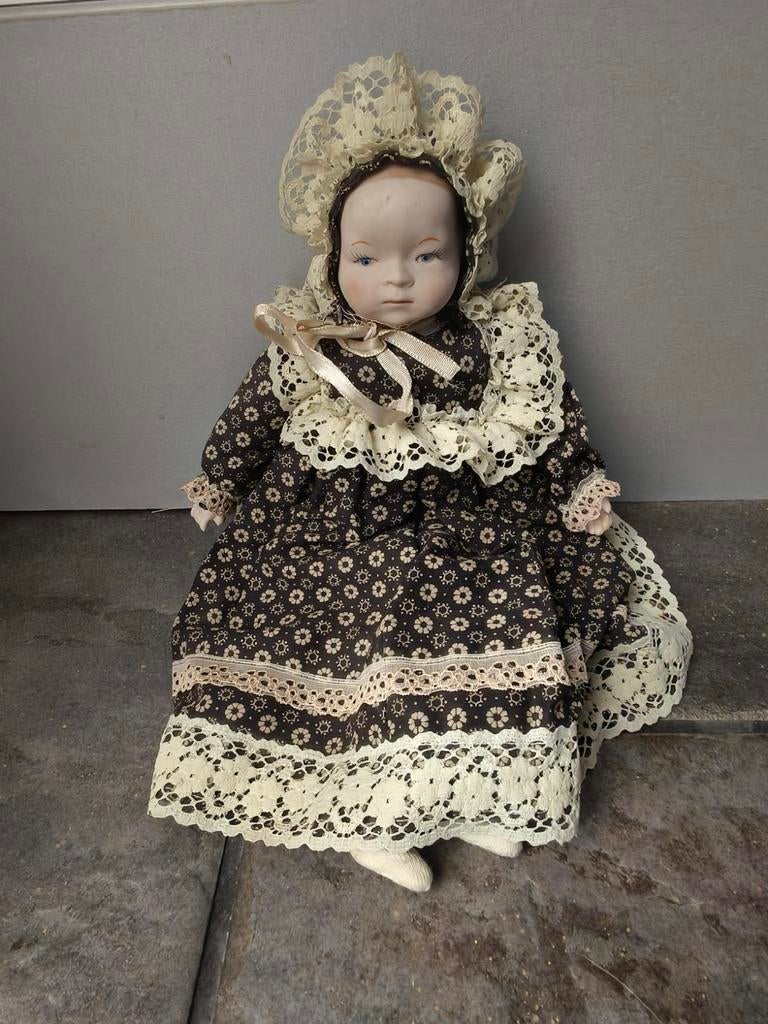 Handgemaakt porseleinen brocante poppetje, Verzamelen, Ophalen of Verzenden, Zo goed als nieuw, Pop