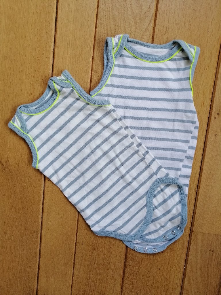 HEMA rompers set van 2 wit grijze streep maat 62/68, Nacht- of Onderkleding, Jongetje of Meisje, Ophalen of Verzenden, Zo goed als nieuw