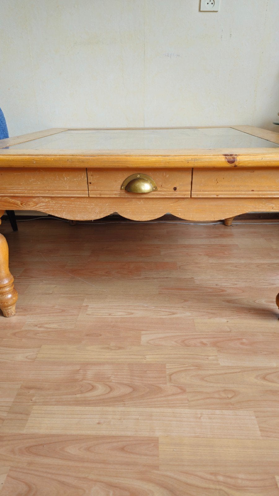 Geloogd grenen salontafel met lade en glasplaat, Antiek en Kunst, Ophalen