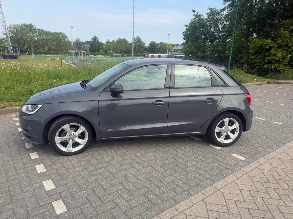 Audi A1 1.0 Tfsi 95pk S Tronic 2018 grijs, Auto's, Bluetooth, Stof, A1, Grijs