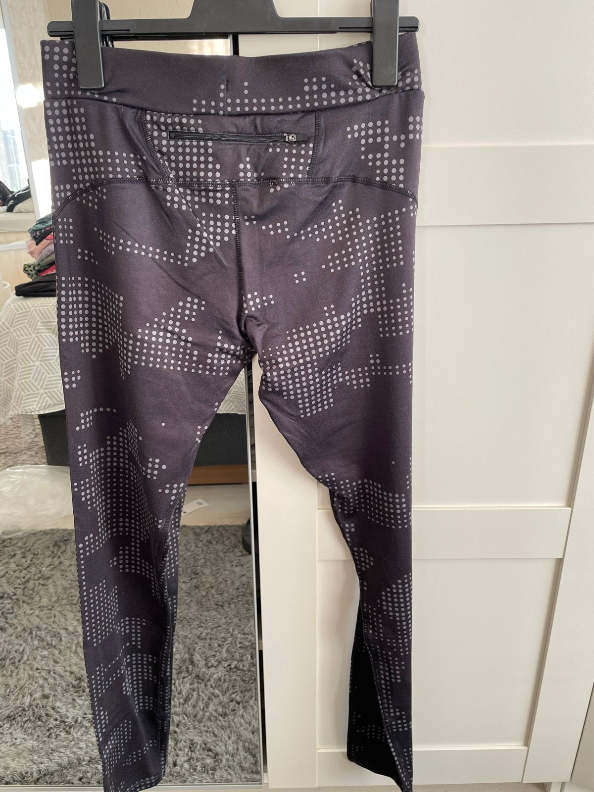 Zwarte sportlegging met stippenpatroon, Maat 38/40 (M), Zwart, Ophalen of Verzenden, Fitness of Aerobics