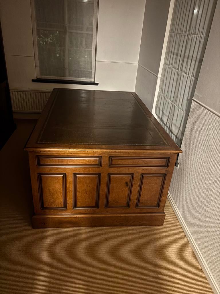 Hele mooie antieke partnerdesk. Tweezijdig. Notenhout/leer, Huis en Inrichting, Bureaus, Ophalen, 175 cm, Hout, Antiek