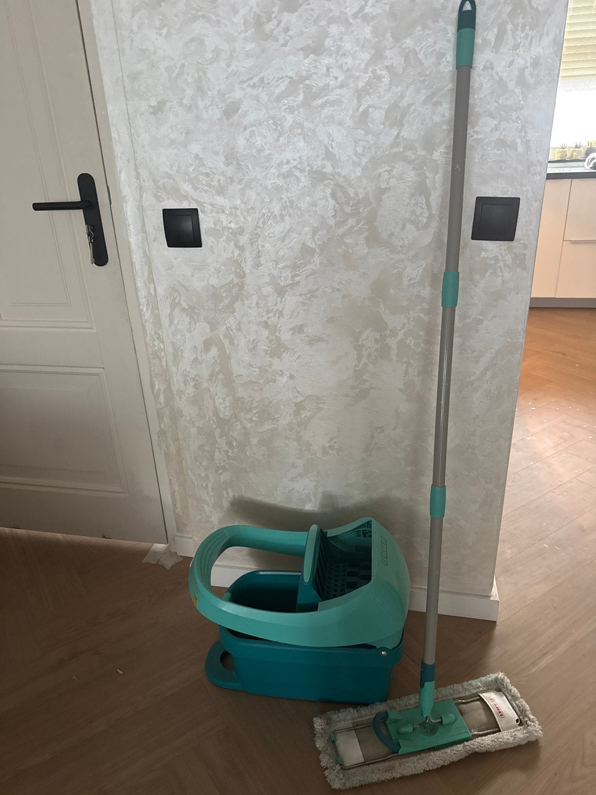 Leifheit Dweilsysteem met Emmer en Mop, Huis en Inrichting, Schoonmaakartikelen, Dweilemmer, -bak, of -wagen, Ophalen of Verzenden